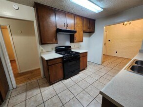 6909 Cooper Ln in Austin, TX - Building Photo - Building Photo