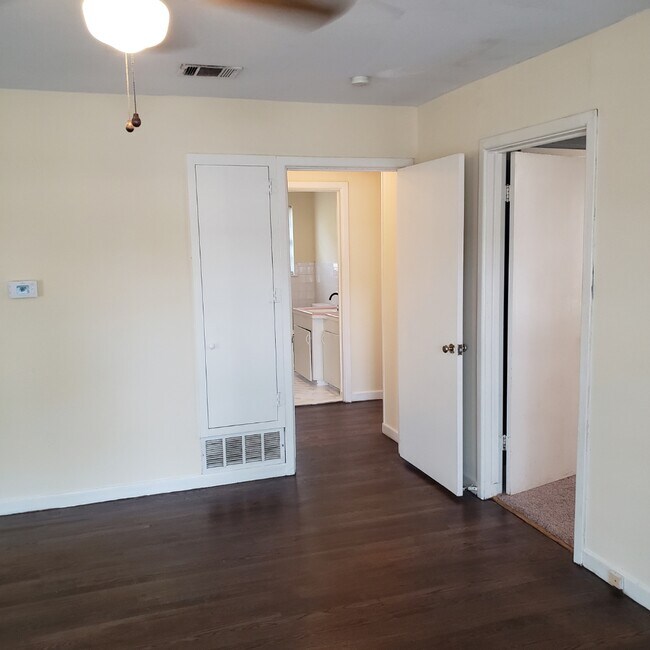 1014 Randall St in Taylor, TX - Building Photo - Building Photo