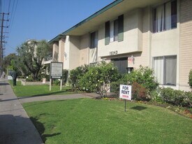 Valle Terrace Apartments in Van Nuys, CA - Building Photo