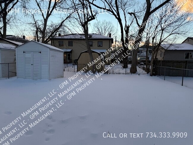 32155 Genessee St in Westland, MI - Building Photo - Building Photo