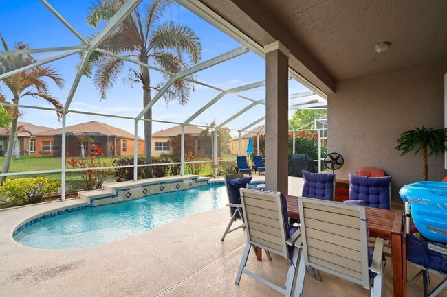 324 NW Somerset Cir in Port St. Lucie, FL - Building Photo - Building Photo