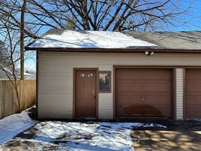 2551 Eastern Ave SE, Unit 1 in Grand Rapids, MI - Foto de edificio - Building Photo