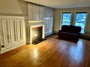 43 Pleasant St in Woodstock, VT - Building Photo - Building Photo