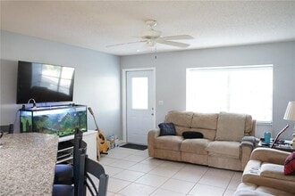 424 Lake Point Ct in Sun City Center, FL - Building Photo - Building Photo