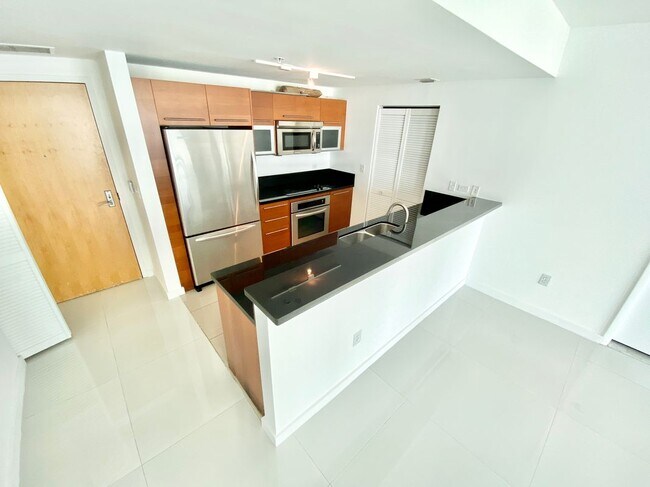 253 NE 2nd St in Miami, FL - Building Photo - Building Photo