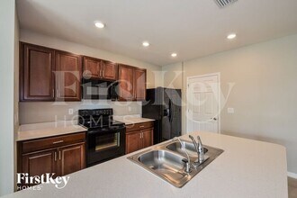 1912 NW 15th Terrace in Cape Coral, FL - Foto de edificio - Building Photo