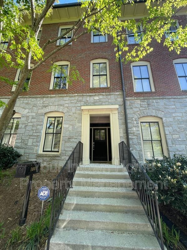 property at 1867 Gordon Manor NE