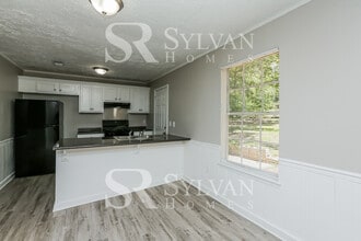 2124 Thousand Oaks Dr in Jackson, MS - Building Photo - Building Photo