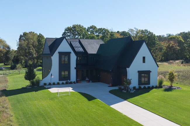 1370 Buttrick Ave SE in Ada, MI - Building Photo - Building Photo