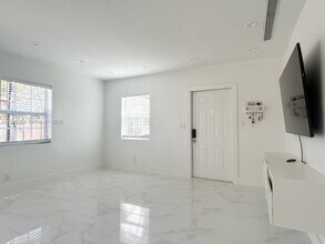 16082 NE 9th Ct in North Miami Beach, FL - Building Photo - Building Photo