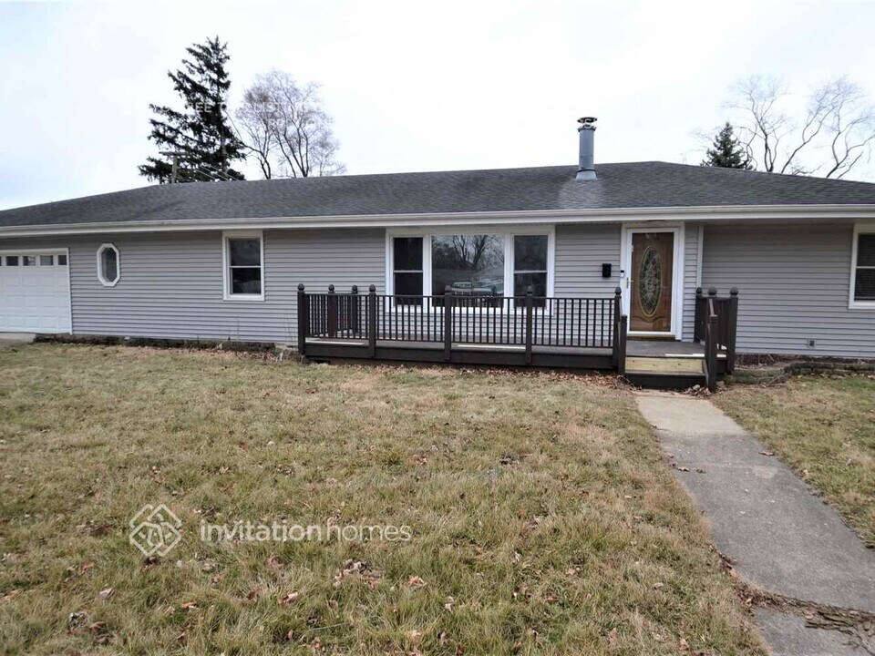 5 E Adams St in Villa Park, IL - Building Photo