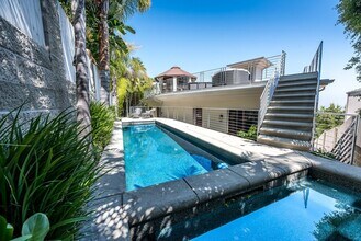 8835 Evanview Dr in Los Angeles, CA - Building Photo - Building Photo
