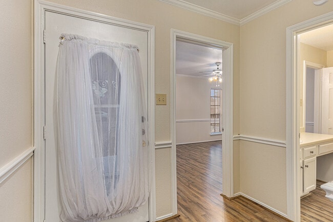 508 Clarence St in Tomball, TX - Building Photo - Building Photo