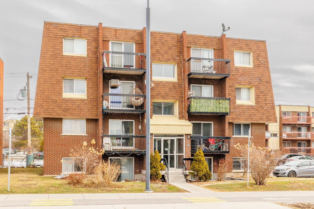 425 Ampère Av in Laval, QC - Building Photo