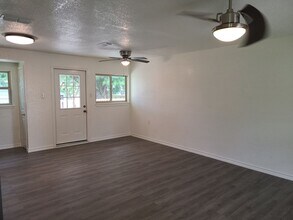 4406 Desert View Dr in San Antonio, TX - Building Photo - Building Photo