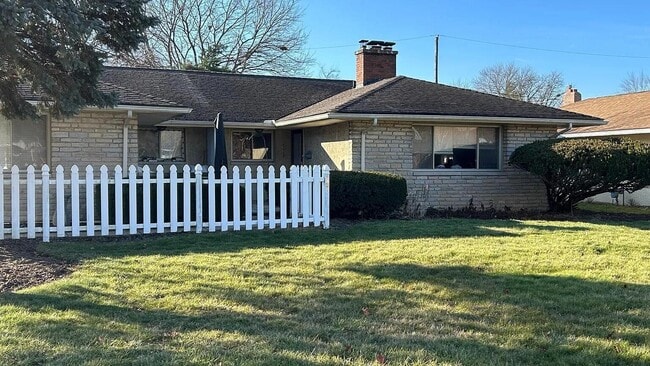 property at 1841 Ridgecliff Rd