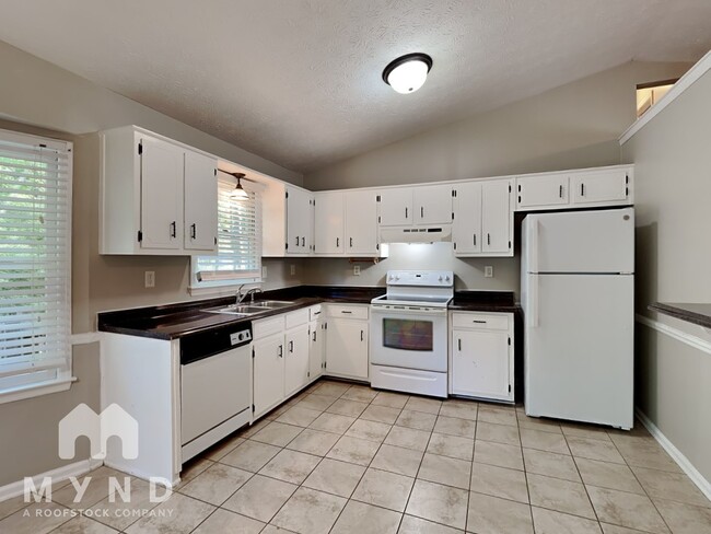 2475 Suncrest Ct in Buford, GA - Building Photo - Building Photo