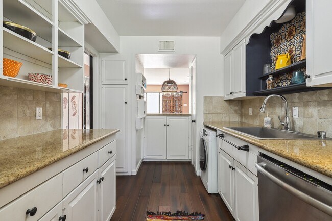 6442 Olympia Dr in Houston, TX - Building Photo - Building Photo