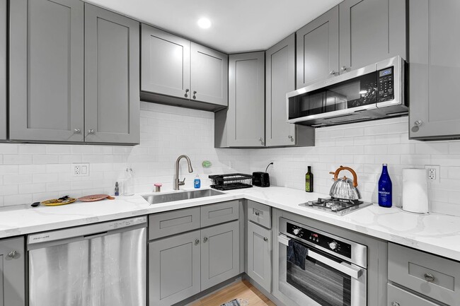 1240 W 29th St, Unit 9 in Los Angeles, CA - Foto de edificio - Building Photo