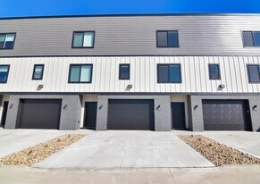 18 Crosby Park Dr in Marshalltown, IA - Building Photo