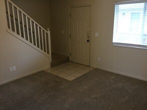 509 Raven Way, Unit B in Chubbuck, ID - Foto de edificio - Building Photo