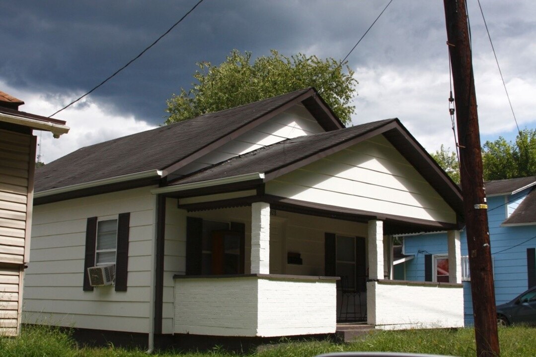 928 27th St in Huntington, WV - Building Photo