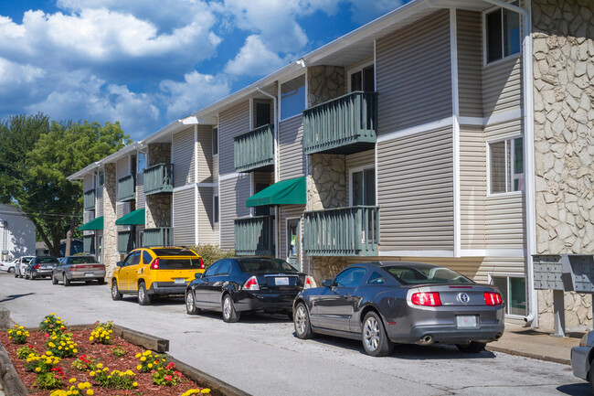 Stonewood Apartments in Springfield, MO - Building Photo - Building Photo