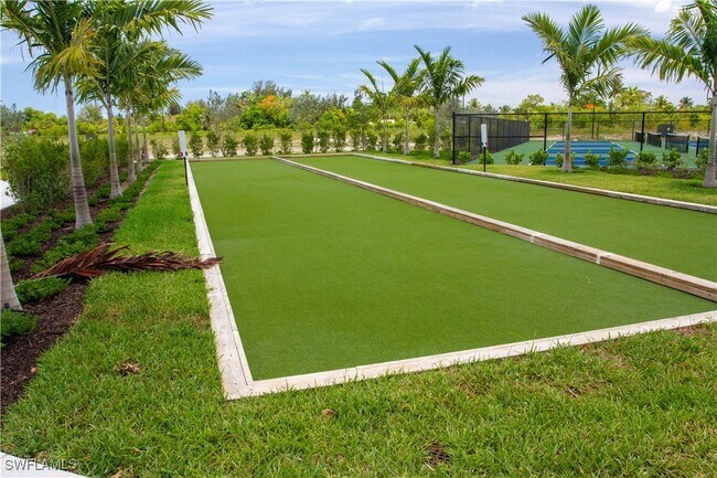 property at 250 Indies Dr E