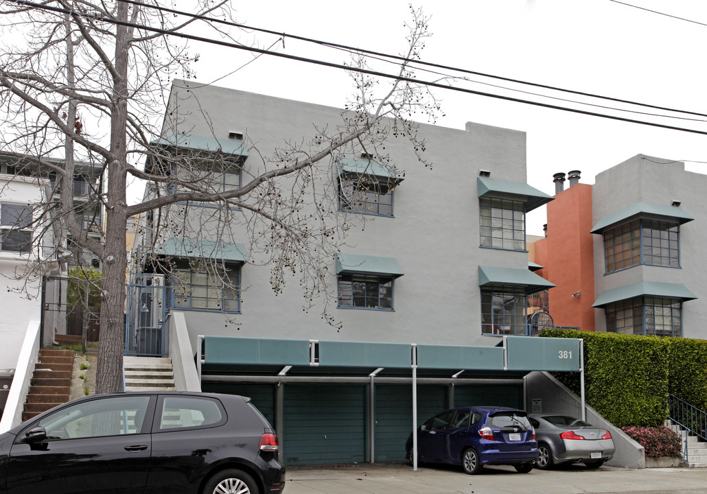 381 Adams Ave in Oakland, CA - Building Photo