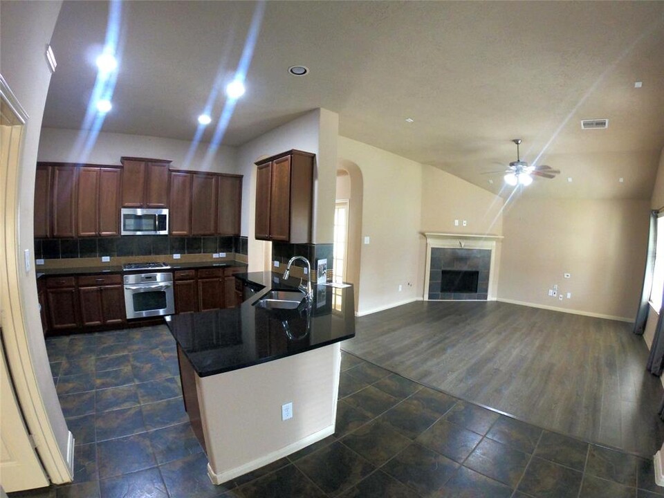 9426 Bronze Shore Dr in Rosharon, TX - Building Photo