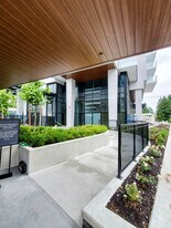 720 Farrow St in Coquitlam, BC - Building Photo