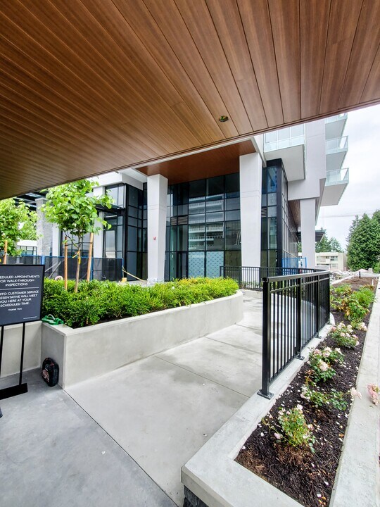 720 Farrow St in Coquitlam, BC - Building Photo