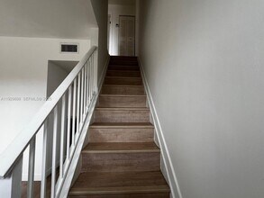 324 W 74th Pl in Hialeah, FL - Building Photo - Building Photo