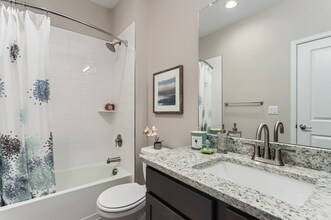 The Duplexes at Greyhound Park in Commerce City, CO - Foto de edificio - Building Photo