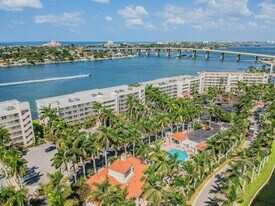 6085 Bahia Del Mar Cir N in St. Petersburg, FL - Building Photo