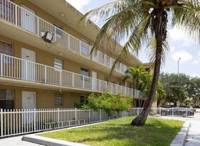 Punta Frances Apartments in Hialeah, FL - Building Photo