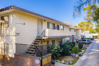 583 Marengo Ave in Pasadena, CA - Foto de edificio - Building Photo