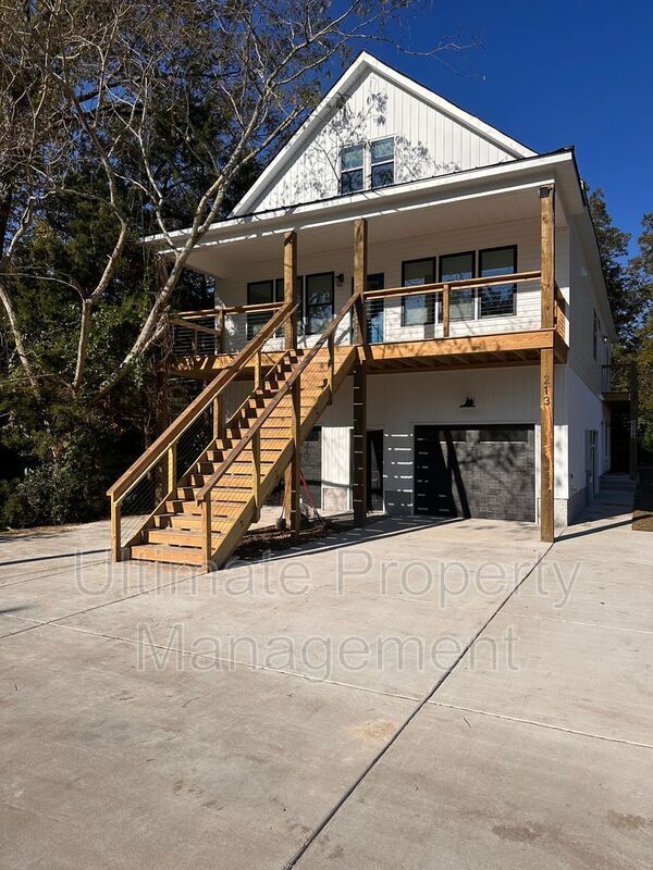 213 Myrtle Ave