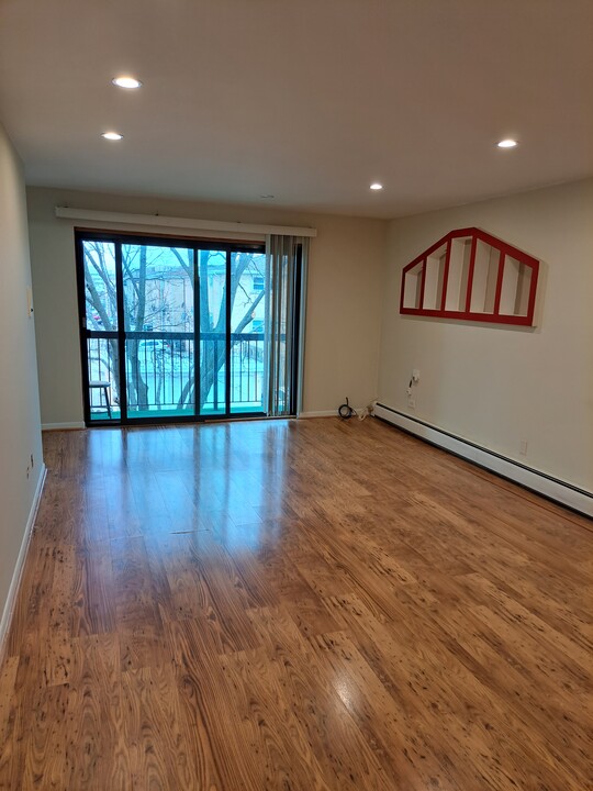 5511 N Chester Ave, Unit 36 in Chicago, IL - Building Photo