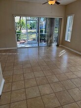 12122 SW 2nd St in Pembroke Pines, FL - Foto de edificio - Building Photo