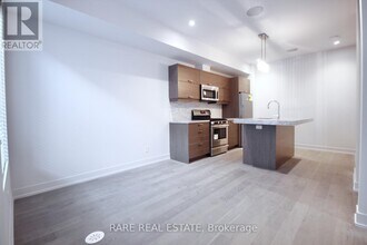 54-TH254 Curzon St in Toronto, ON - Building Photo - Building Photo