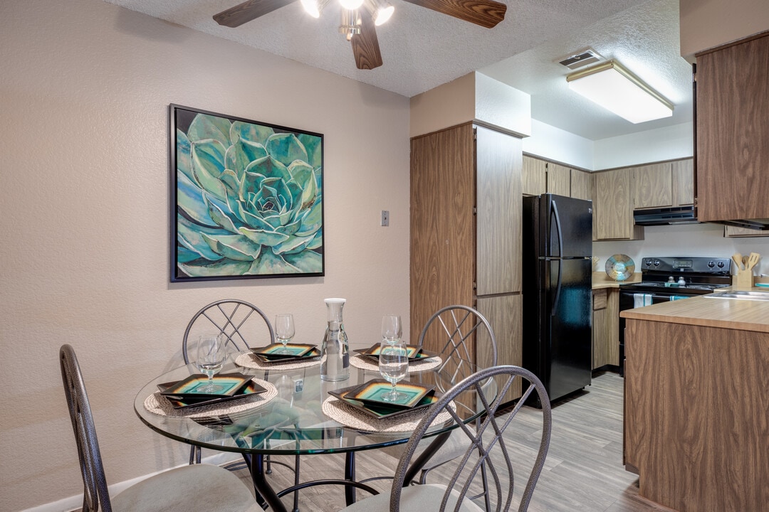 Garden Place in Mesa, AZ - Building Photo