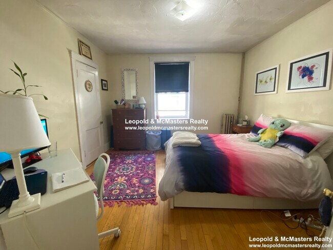 138 Davis Ave, Unit 142 Davis ave 3 in Brookline, MA - Foto de edificio - Building Photo