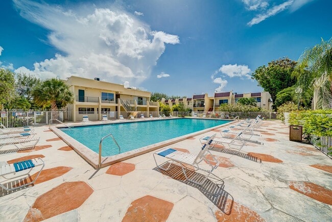 13872 SW 90th Ave in Miami, FL - Building Photo - Building Photo