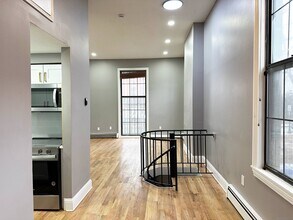 23 Charter Oak Pl in Hartford, CT - Building Photo - Building Photo