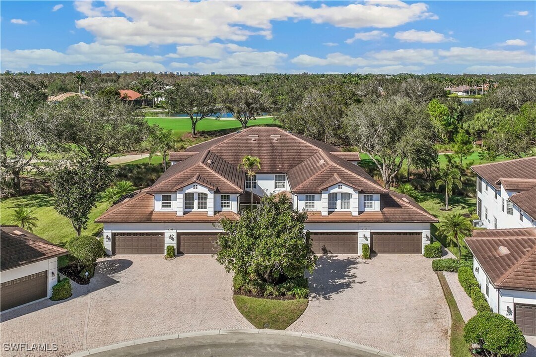 4395 Dover Ct in Naples, FL - Building Photo