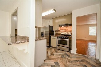 4710 Mayfair St in Bellaire, TX - Building Photo - Building Photo