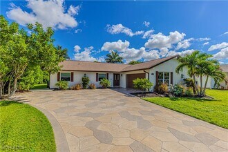 297 Bay Meadows Dr in Naples, FL - Building Photo - Building Photo