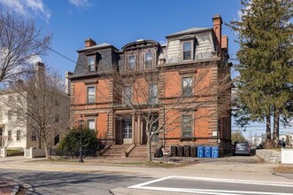 The Commodore in Portsmouth, NH - Foto de edificio - Building Photo