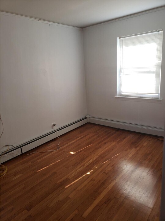 71-34-34 162nd St in New York, NY - Building Photo
